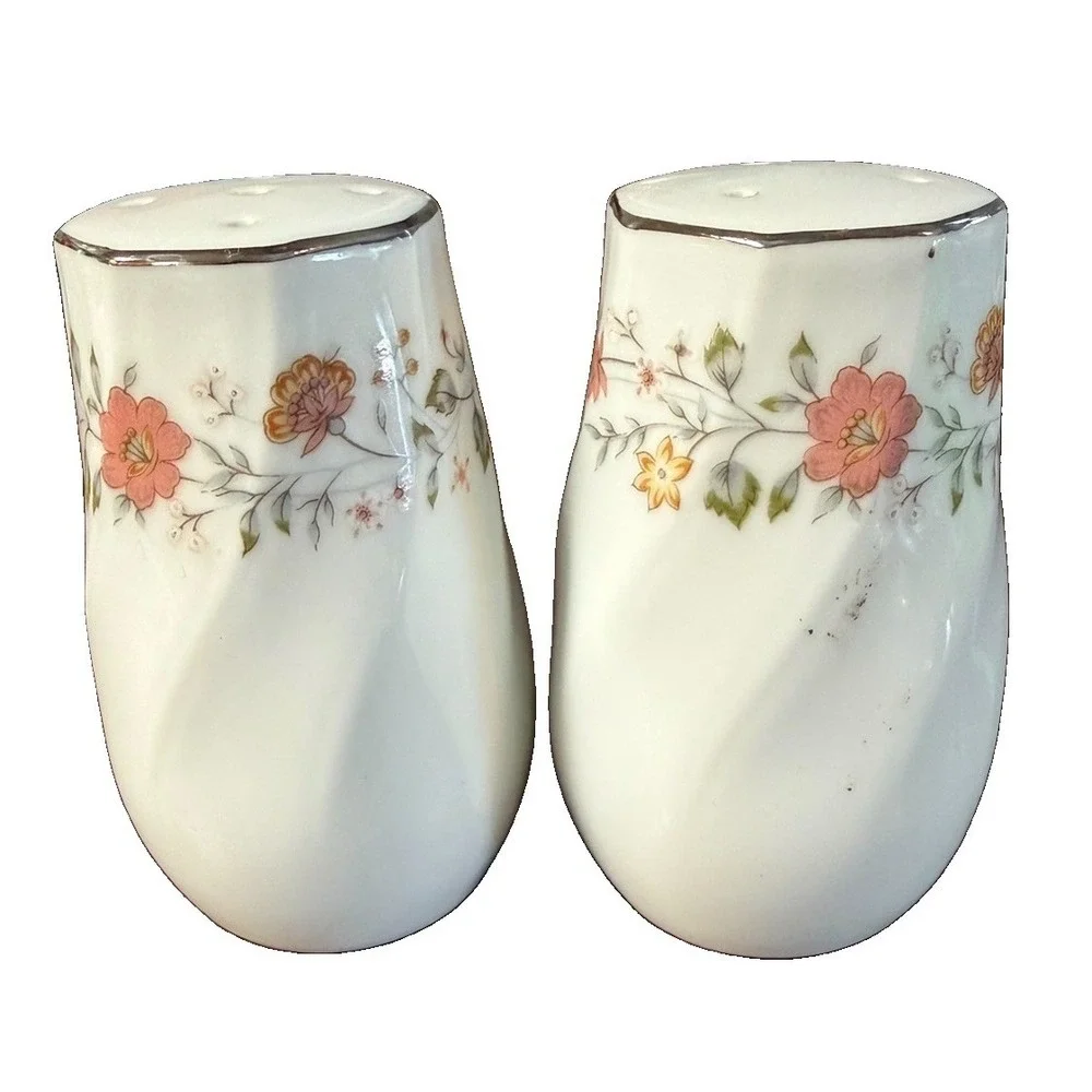 Sheffield Bouquet BQT-11 Salt Pepper Shakers Porcelain Japan Floral 3 1/8
